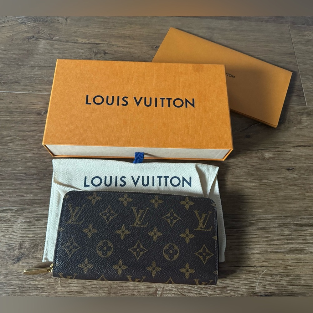 LOUIS VUITTON-AUTHENTIC (Preowned) Signature Coated Canvas Wallet - Picture 17 of 17